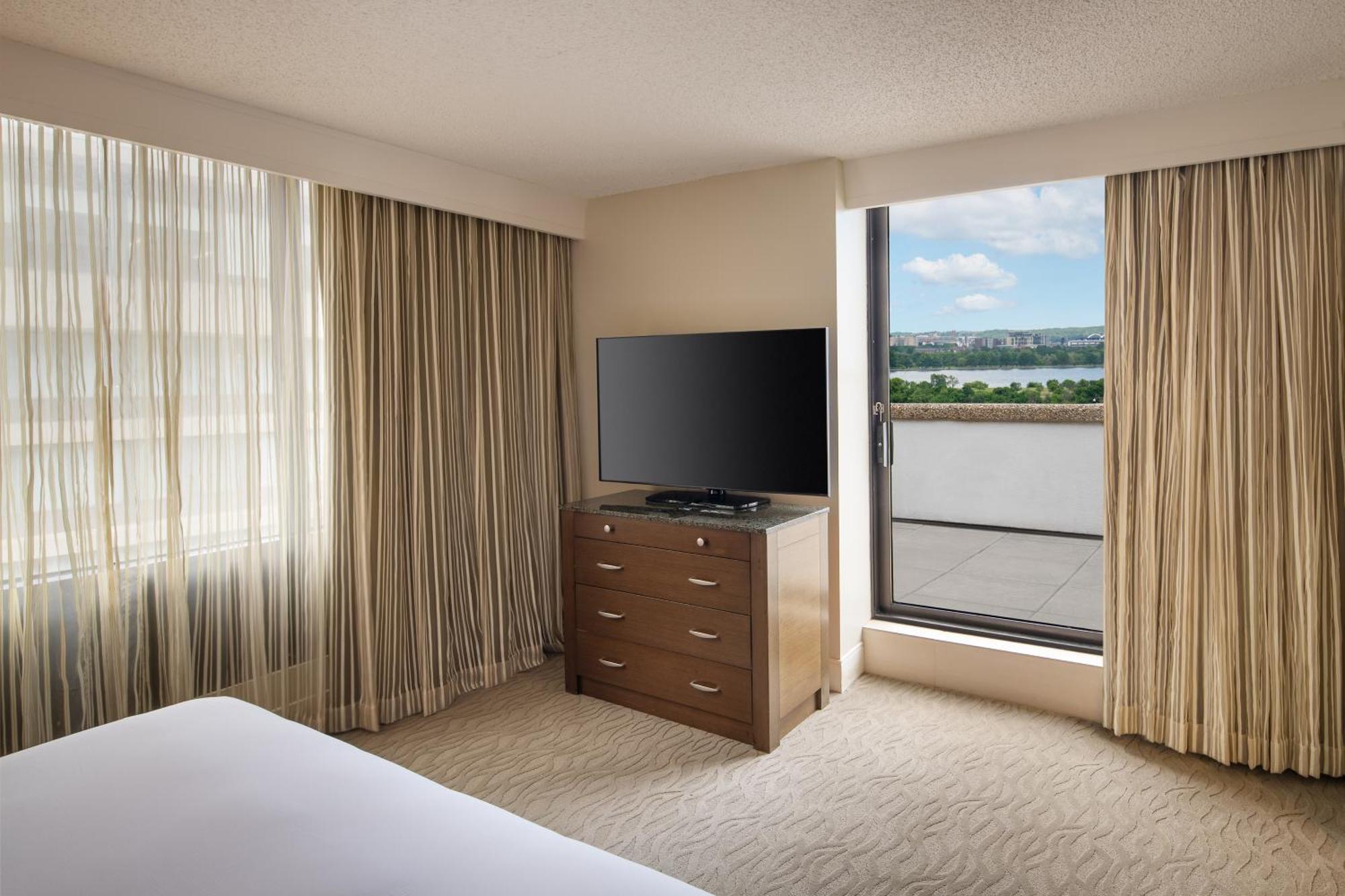 Doubletree By Hilton Washington Dc - Crystal City Arlington Eksteriør billede
