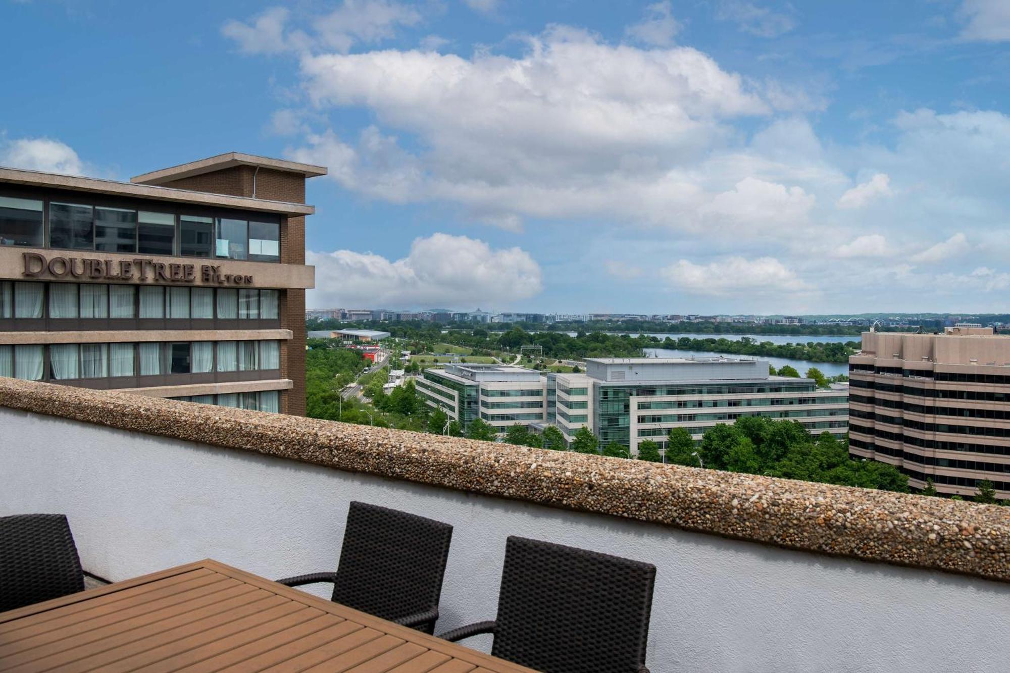 Doubletree By Hilton Washington Dc - Crystal City Arlington Eksteriør billede